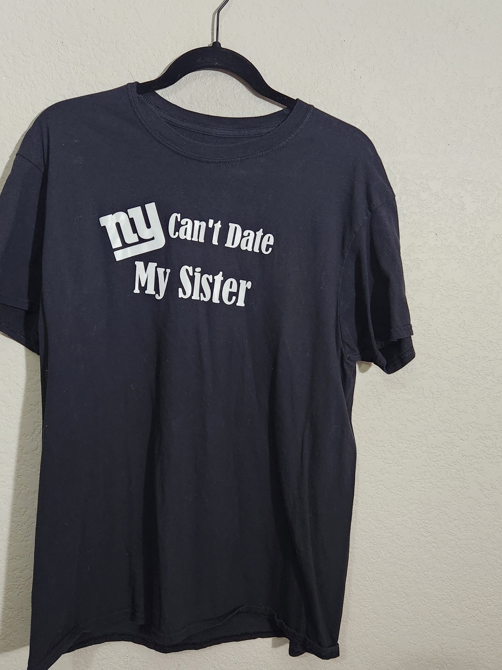 Gildan Black 'Can't Date My Sister' Graphic Tee